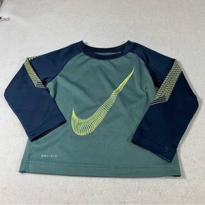 The Nike Tee Rashguard Shirt Big Swoosh Logo Long Sleeve 3T Dri Fit Green boy’s